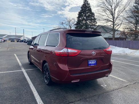 Used 2016 Toyota Sienna XLE w/ XLE Navigation Package image 5