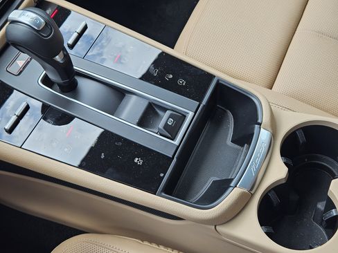 Certified 2026 Porsche Macan AWD/4WD image 20