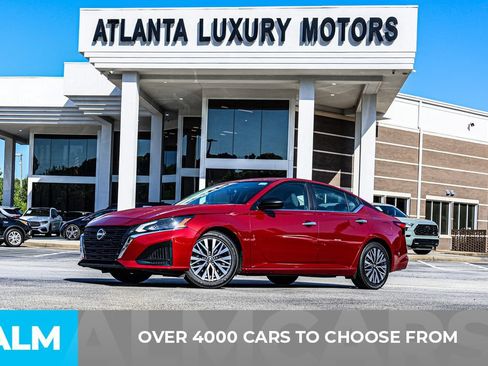 Used 2025 Nissan Altima 2.5 SV FWD image 3
