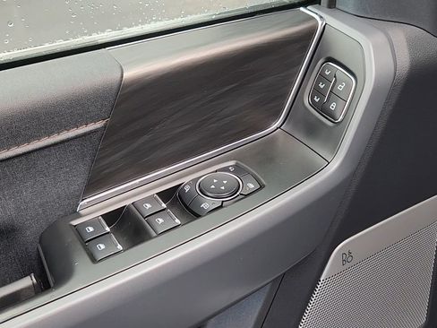 Used 2025 Ford F150 Lariat AWD/4WD image 8