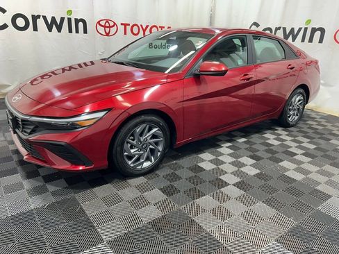 Used 2024 Hyundai Elantra SEL image 4