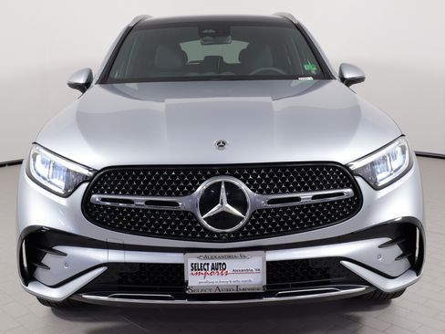 Used 2025 Mercedes-Benz GLC 350e 4MATIC image 6