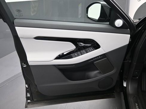 New 2026 Land Rover Range Rover Evoque Dynamic SE AWD/4WD image 18