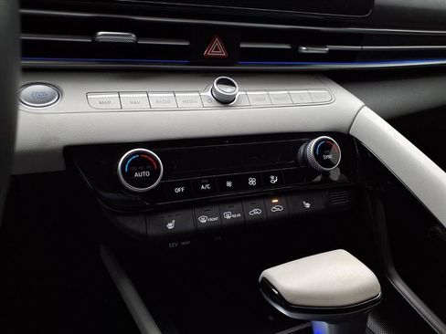 Used 2024 Hyundai Elantra Limited image 8