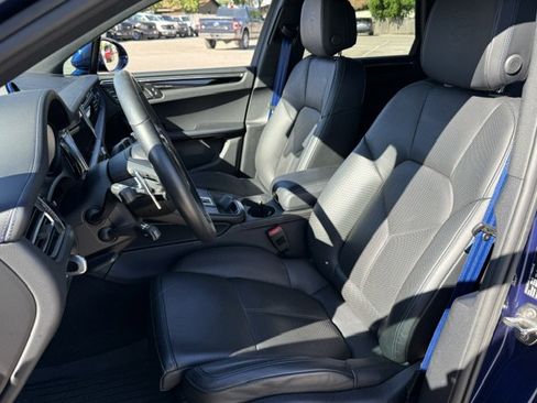 Used 2025 Porsche Macan image 20
