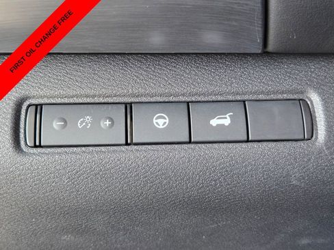Used 2025 Nissan Pathfinder SL FWD image 36