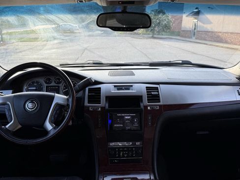 Used 2012 Cadillac Escalade 2WD image 22