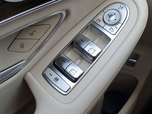 Used 2018 Mercedes-Benz GLC 300 4MATIC image 21