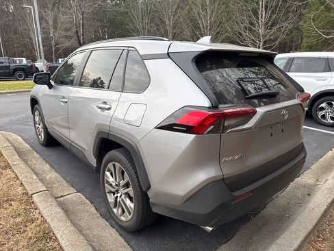Used 2019 Toyota RAV4 XLE Premium image 14
