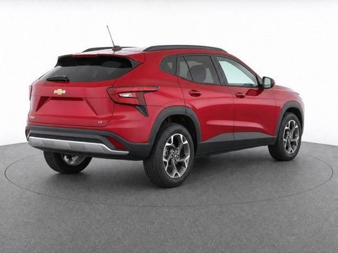 Used 2025 Chevrolet Trax LT w/ Driver Confidence Package FWD image 4
