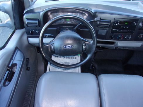 Used 2006 Ford F350 XL image 19