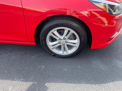 Used 2017 Chevrolet Cruze LT image 9