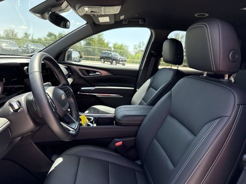 Used 2026 Chevrolet Traverse LT FWD image 13