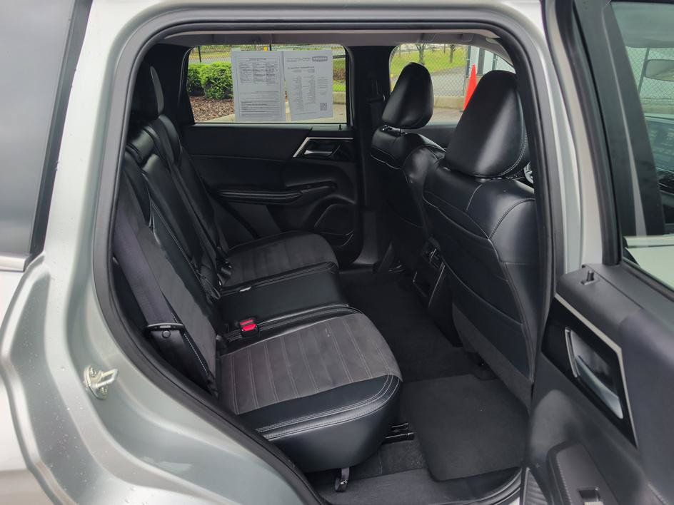 Used 2024 Mitsubishi Outlander SE AWD/4WD image 13