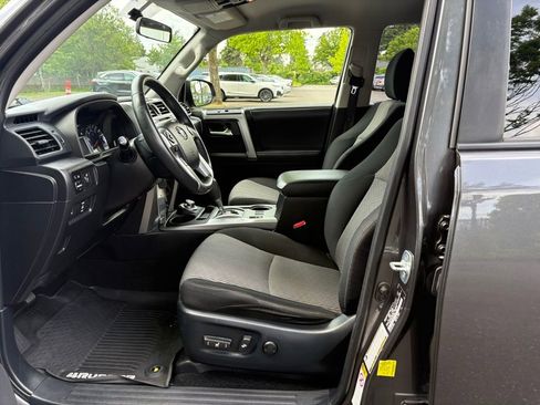 Used 2018 Toyota 4Runner SR5 AWD/4WD image 12