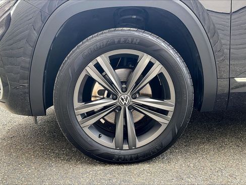 Certified 2022 Volkswagen Atlas Cross Sport SEL R-Line AWD/4WD image 8