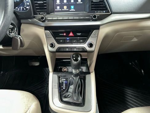 Used 2017 Hyundai Elantra SE FWD image 17