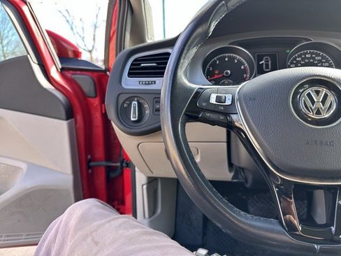 Used 2016 Volkswagen Golf SE image 35