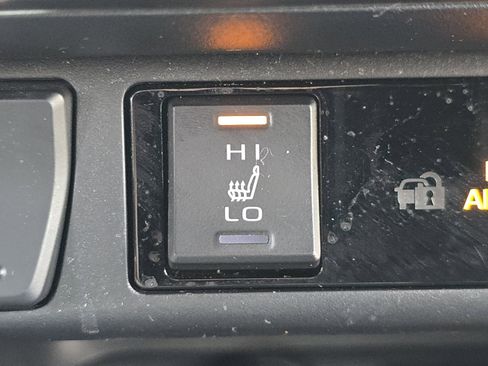 Used 2023 Toyota RAV4 SE w/ Convenience Package AWD/4WD image 5
