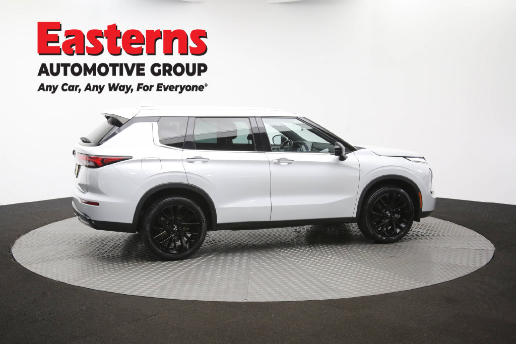 Used 2023 Mitsubishi Outlander SE Black Edition AWD/4WD image 45