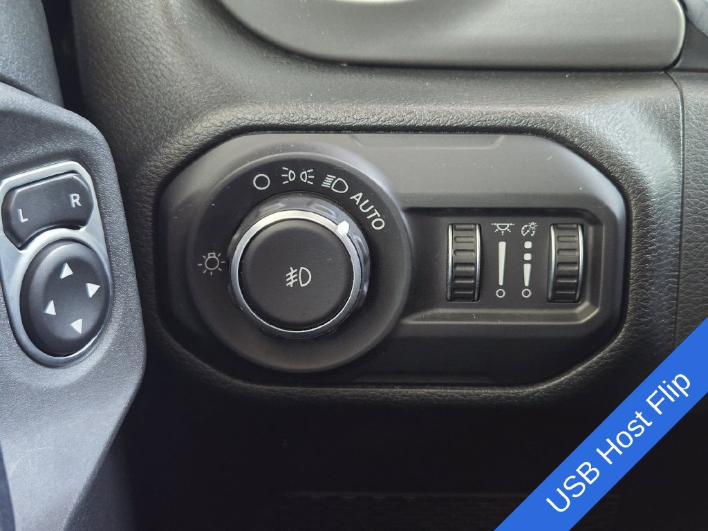 Used 2018 Jeep Wrangler Unlimited Sport S AWD/4WD image 25