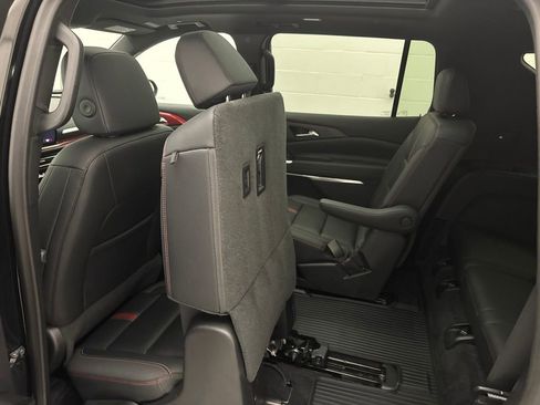 Used 2024 Chevrolet Traverse RS AWD/4WD image 71