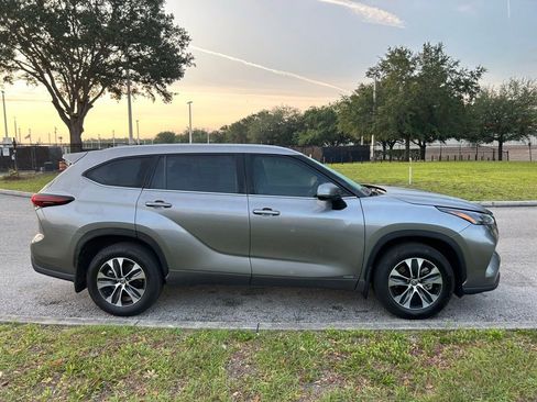 Used 2025 Toyota Highlander XLE AWD/4WD image 7