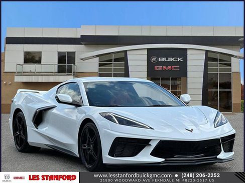 Used 2021 Chevrolet Corvette Stingray Coupe w/ Z51 Performance Package RWD image 8