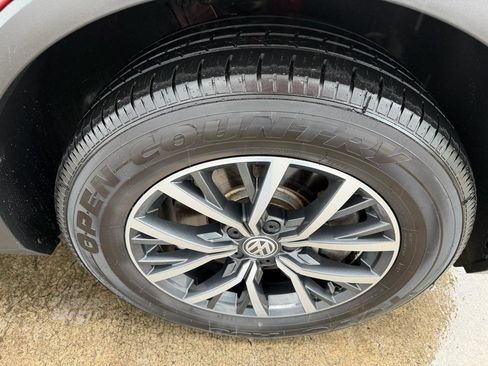 Used 2019 Volkswagen Tiguan SE w/ Panoramic Sunroof Package AWD/4WD image 21
