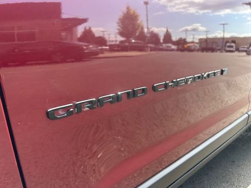 Used 2024 Jeep Grand Cherokee Altitude image 32
