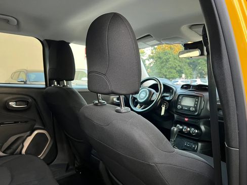 Used 2015 Jeep Renegade Latitude FWD image 16