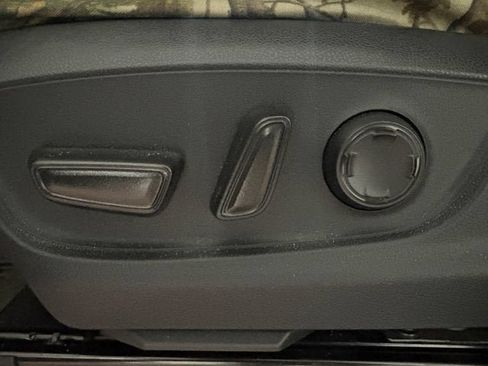 Used 2025 Toyota Tacoma TRD Off-Road w/ TRD Off Road Upgrade Package AWD/4WD image 7