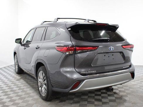 Certified 2021 Toyota Highlander Platinum AWD/4WD image 4