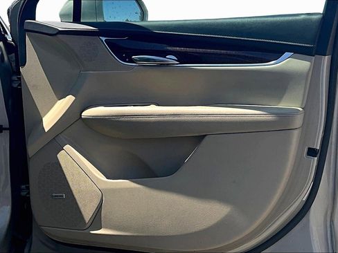 Used 2017 Cadillac XT5 Luxury w/ Driver Awareness Package image 16