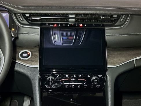 New 2025 Jeep Grand Cherokee L Limited w/ Luxury Tech Group II image 8