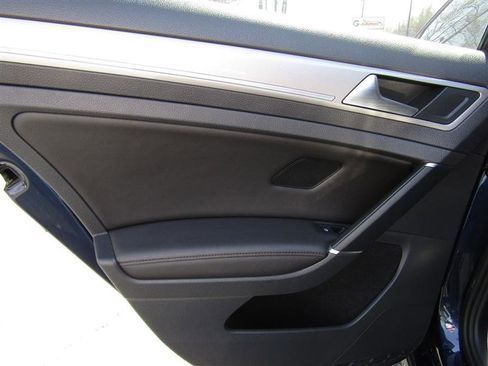 Used 2016 Volkswagen e-Golf SEL Premium w/ Driver Assistance Package image 25