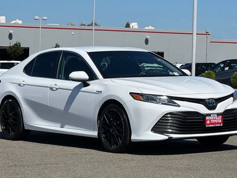 Used 2018 Toyota Camry LE FWD image 4