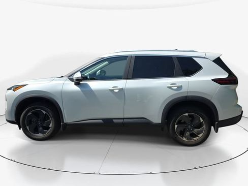 Used 2024 Nissan Rogue SV w/ SV Premium Package FWD image 9