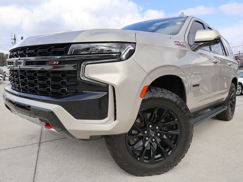 Used 2022 Chevrolet Tahoe Z71 w/ Luxury Package image 2