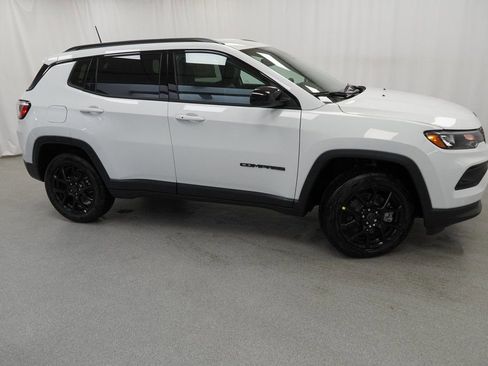New 2026 Jeep Compass Latitude image 9