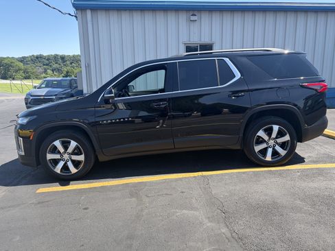 Used 2023 Chevrolet Traverse LT w/ LT Premium Package AWD/4WD image 2