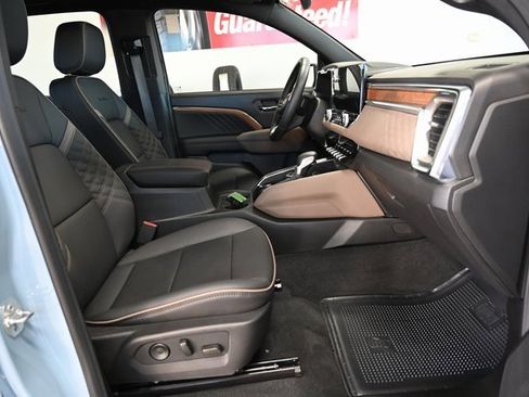 Used 2025 GMC Canyon Denali image 14