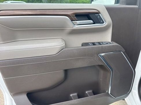 Used 2025 Chevrolet Silverado 1500 LT RWD image 19
