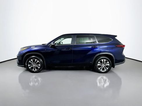 Used 2025 Toyota Highlander XLE AWD/4WD image 5
