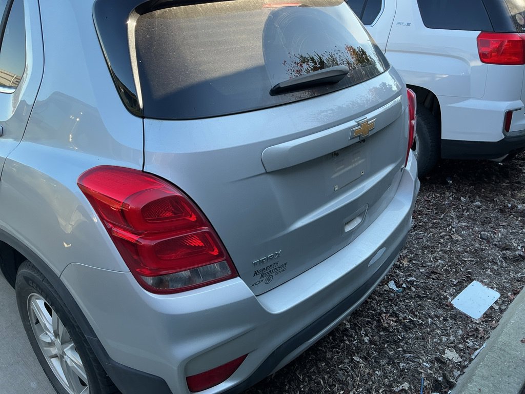 Used 2018 Chevrolet Trax LT w/ LT Convenience Package FWD image 8