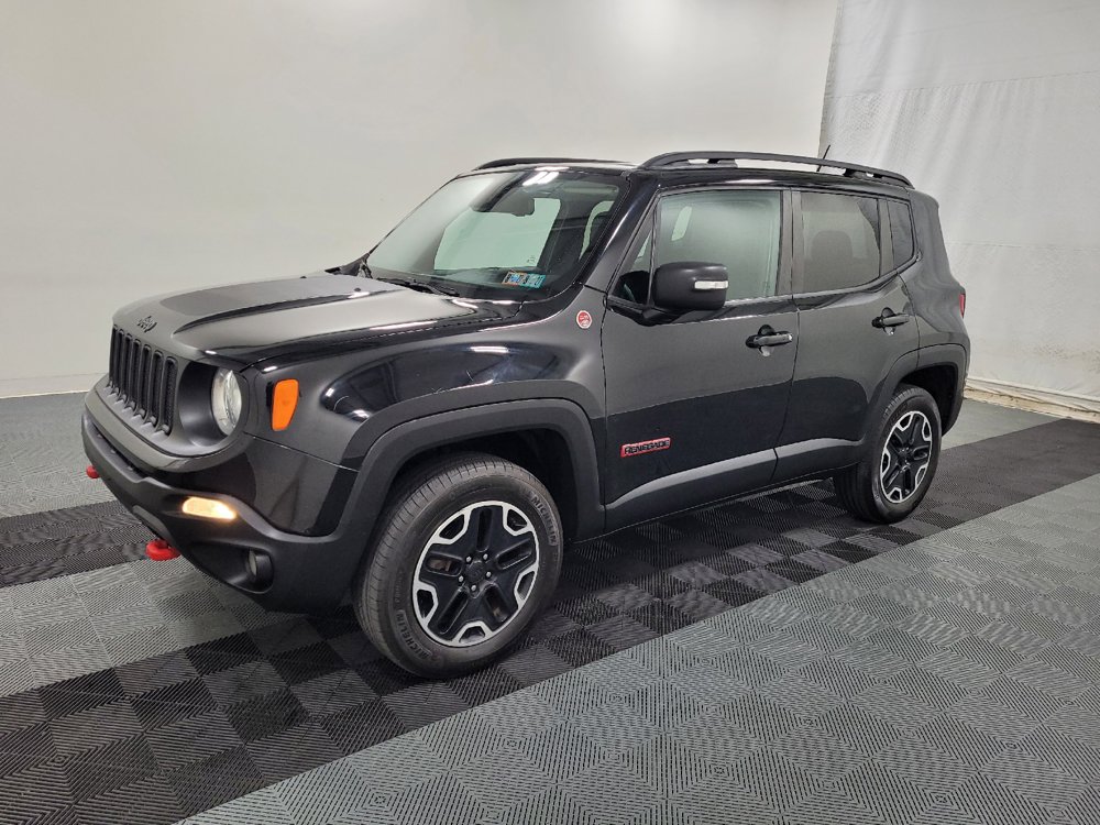 Used 2016 Jeep Renegade Trailhawk w/ Premium Trailhawk Package AWD/4WD image 2