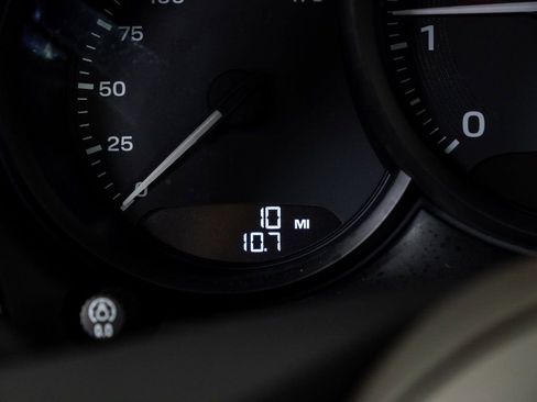 New 2026 Porsche Macan Base image 12