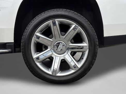 Used 2020 Cadillac Escalade Luxury AWD/4WD image 14