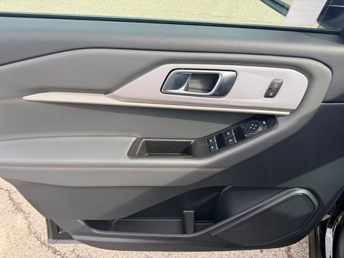 New 2026 Ford Explorer Active w/ Active Comfort Package image 12