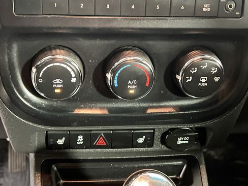 Used 2013 Jeep Compass Latitude FWD image 24
